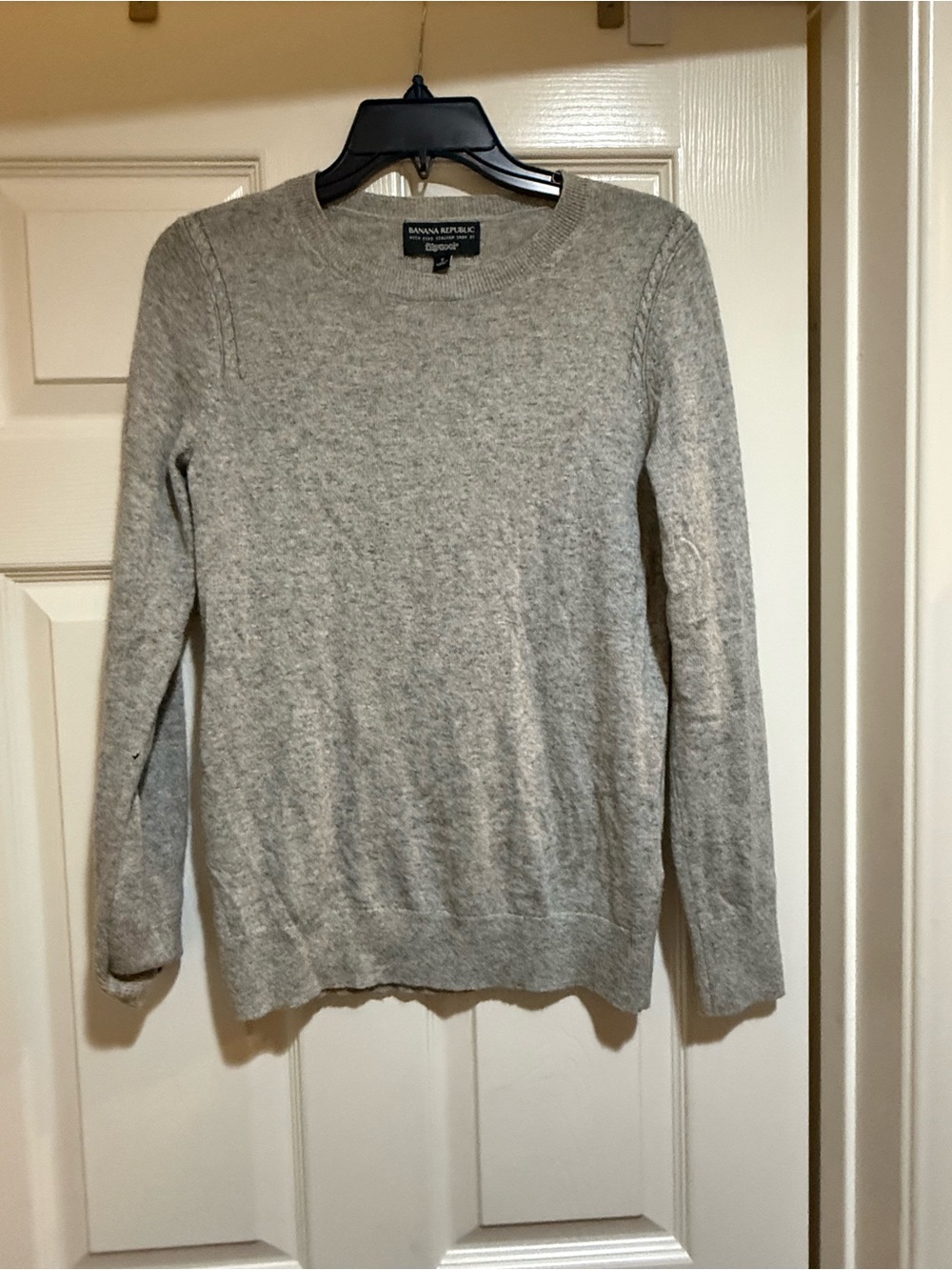 Banana Republic Women’s Fine Knit Cashmere Crewneck Sweater - Heather Gray